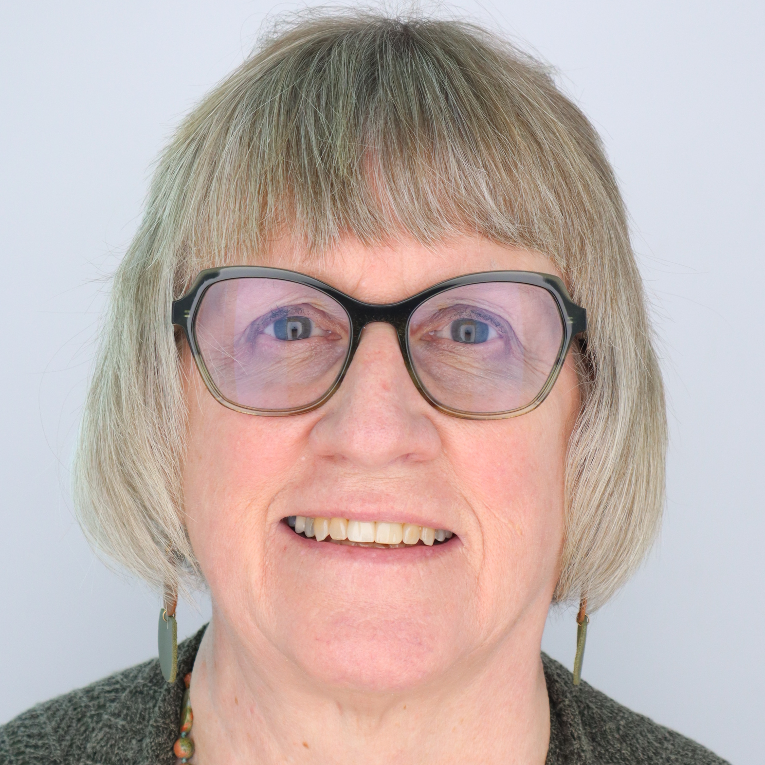 Donna Vandergraff smiles in her headshot.